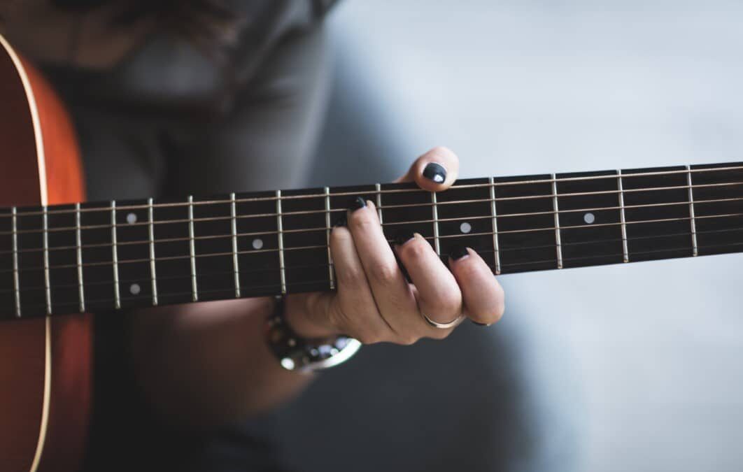 7 Best Guitar Lessons In SG For Girls Of All Levels