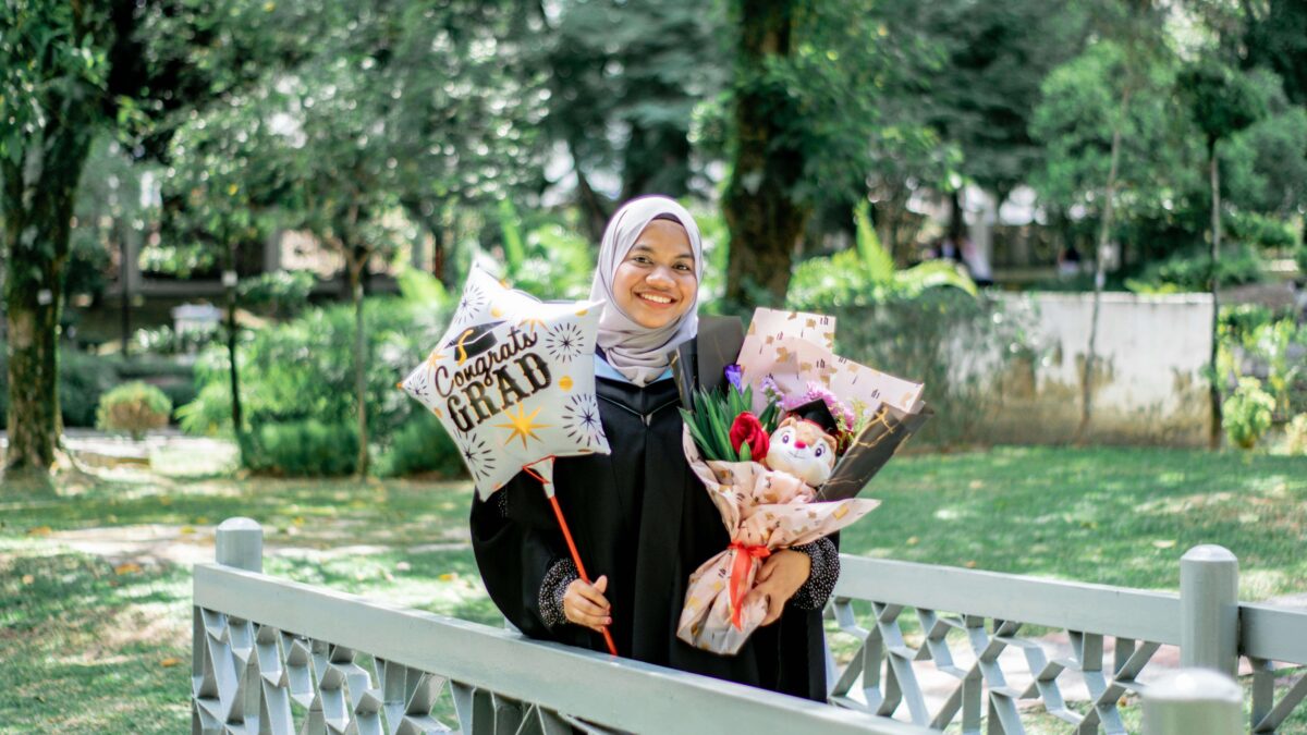 7 Best Studios For Girls’ Graduation Photoshoot In SG