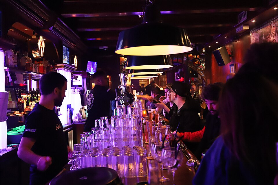 8 Best Nightlife Areas In SG Fit For The Party Girls