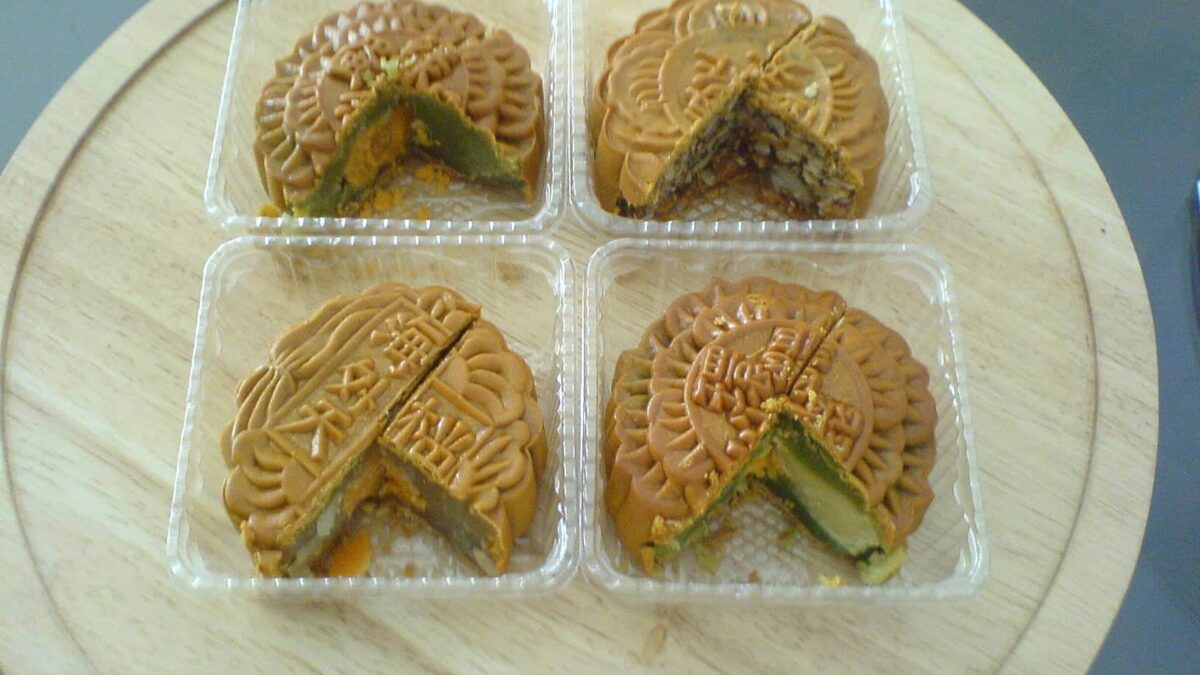 9 Best Durian Mooncakes In Singapore For Dessert Queen