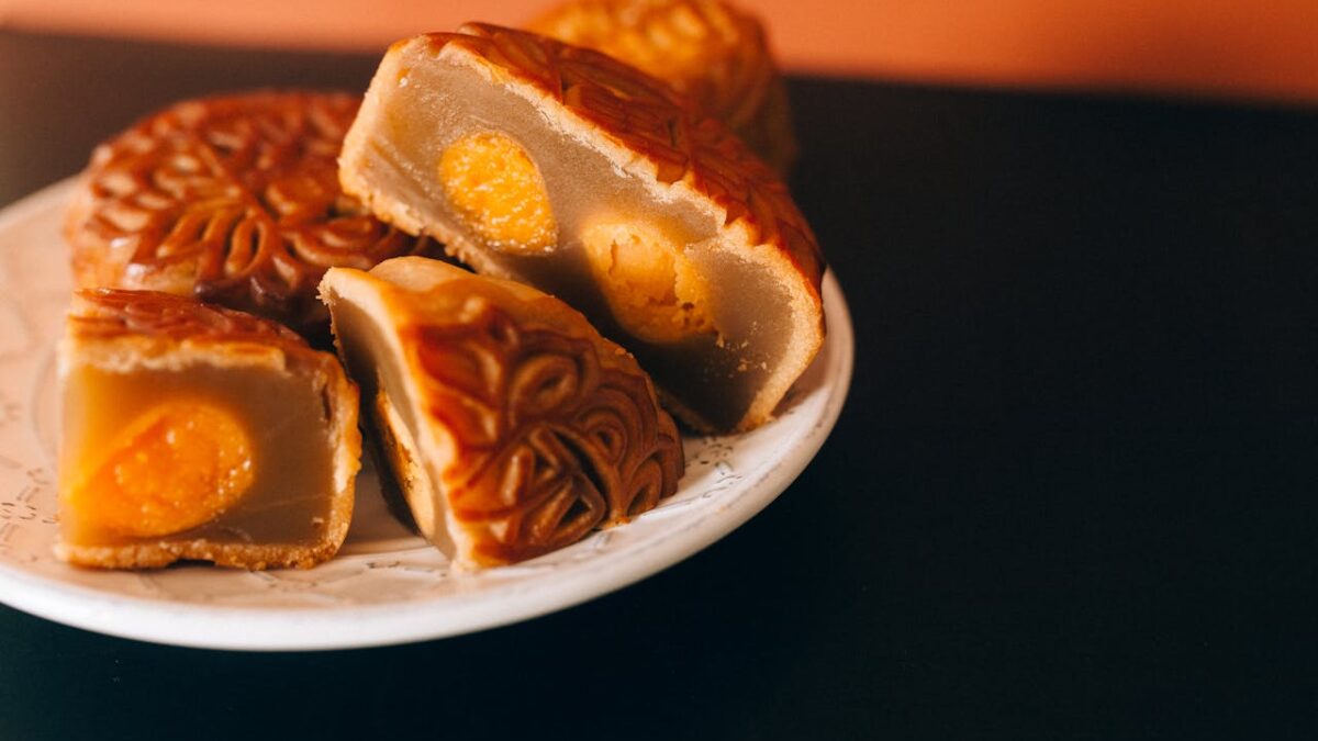 12 Best Mooncakes In SG For All The Celebrating Women