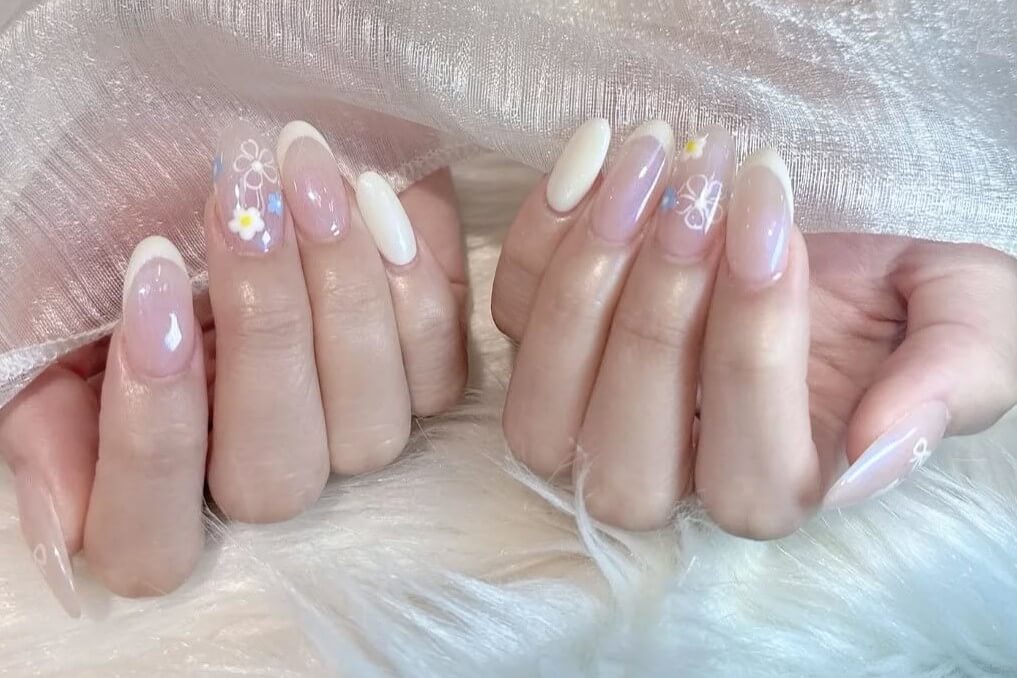 LUX NAILS & SPA For Manicure In Singapore