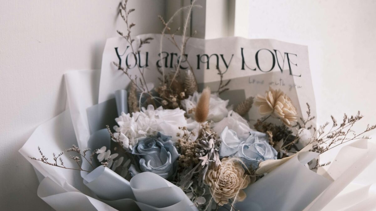 10 Best Places Girls Bookmark For Dried Flowers In SG