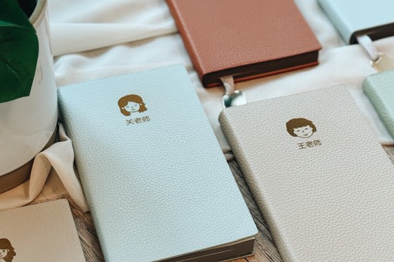 Tabletopics Best Customised Gifts Singapore