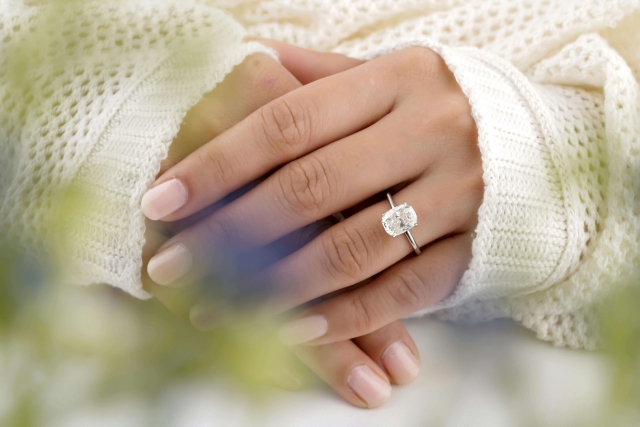 10 Best Diamond Engagement Rings In SG: Women’s Dream