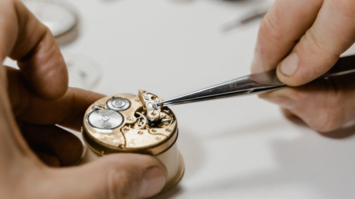 8 Best Watch Repair In SG For Women’s Luxury Timepieces