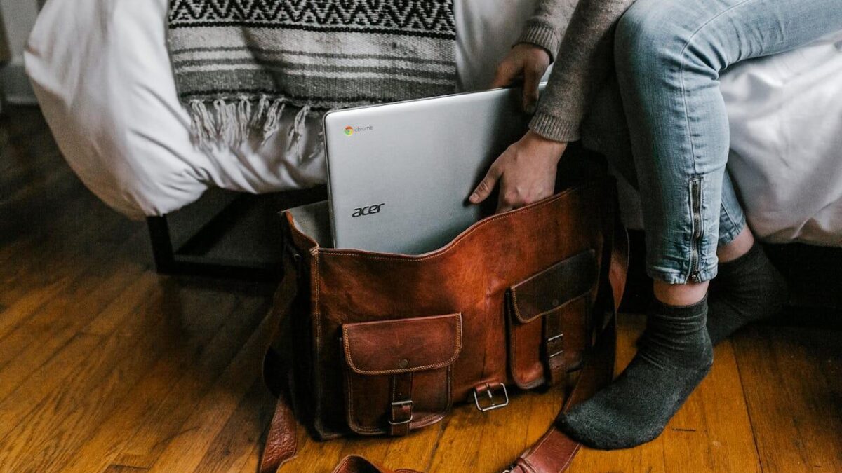7 Best Places For Laptop Bags In Singapore For Active Girls