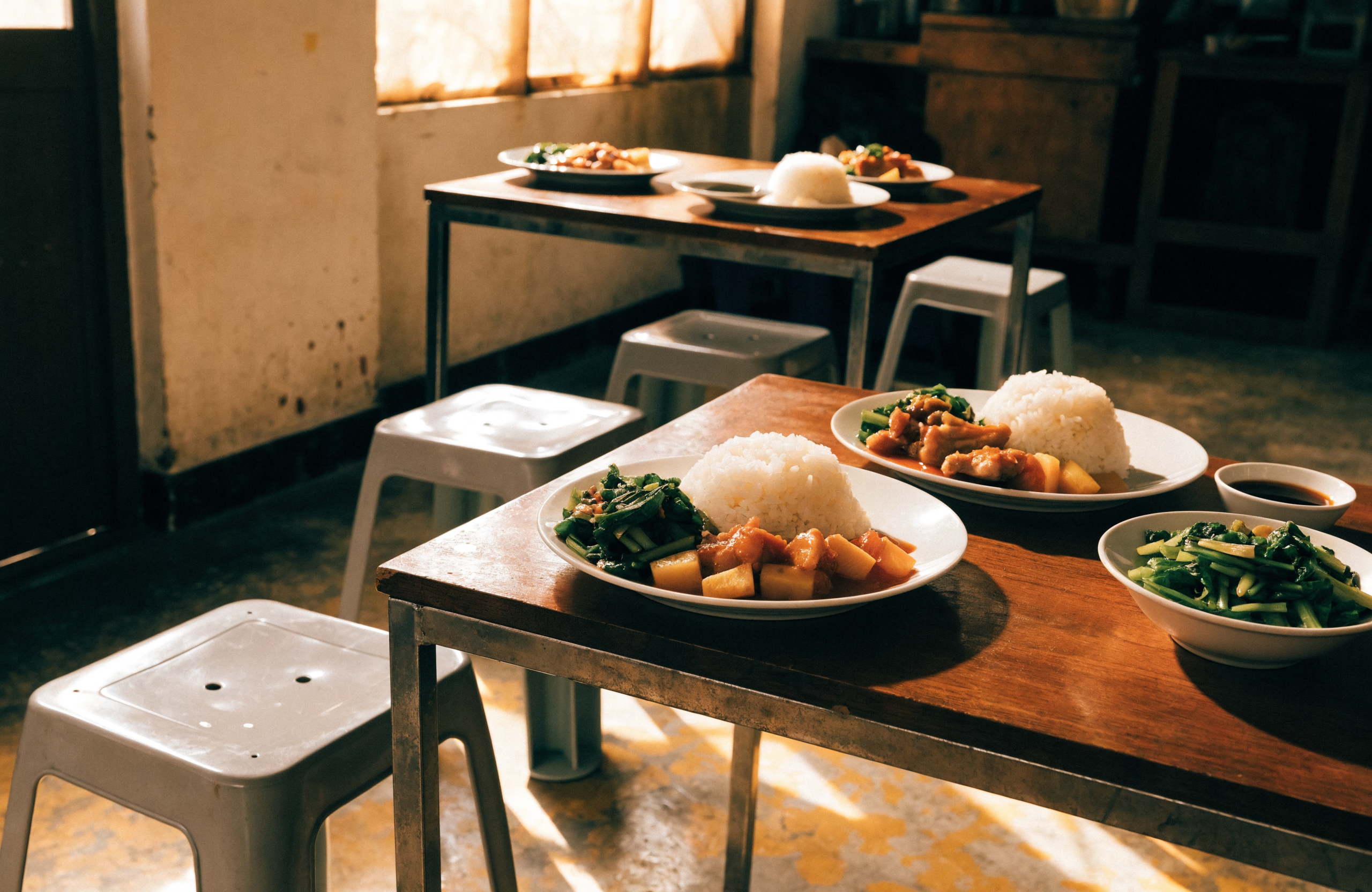 Illustrative image of a humble neighbourhood Singapore zi char eatery