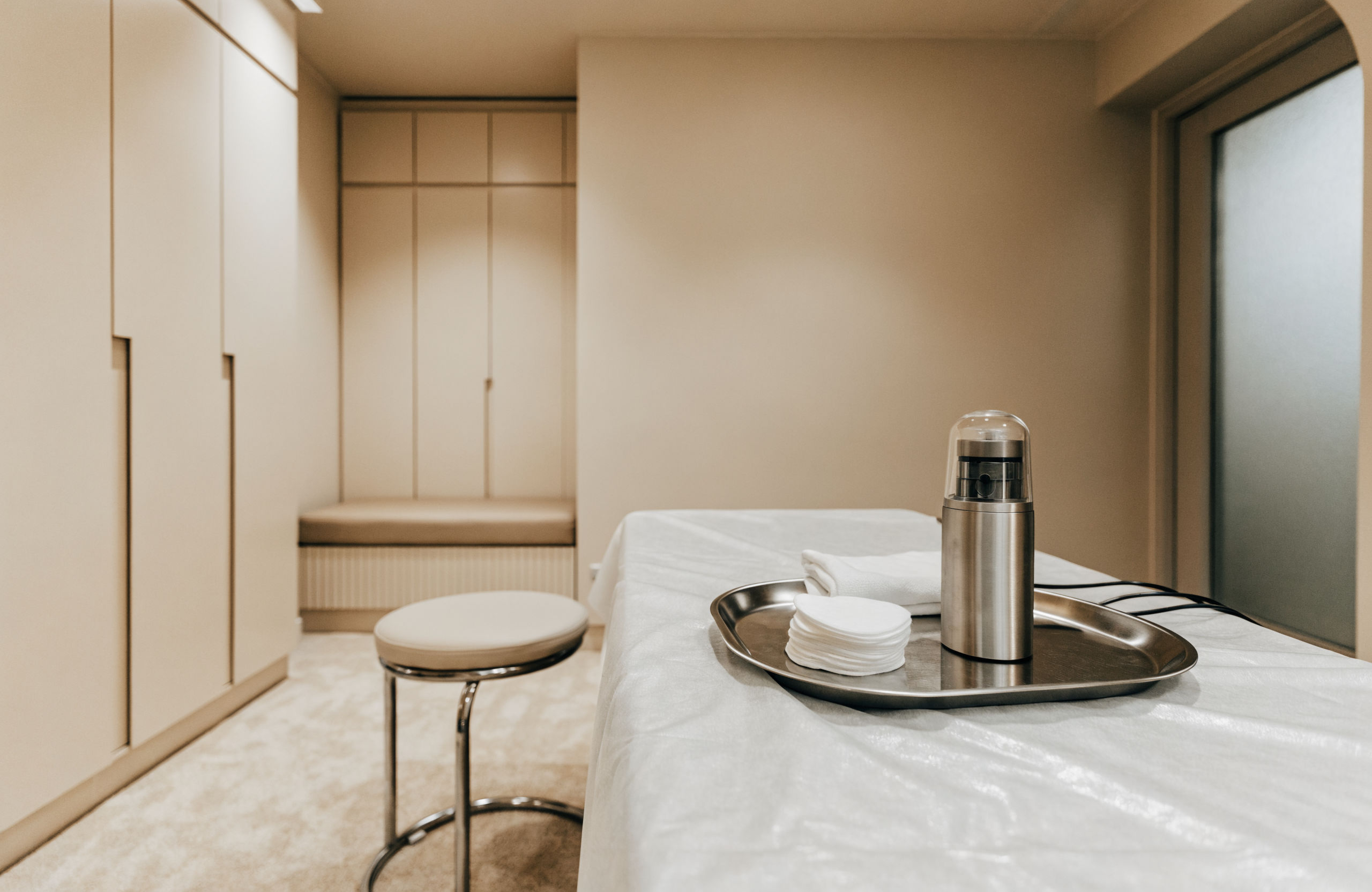 Illustrative image of an aesthetic clinic consultation room